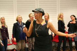 Adrienne Morgan Hammond mit Teilnehmerinnen